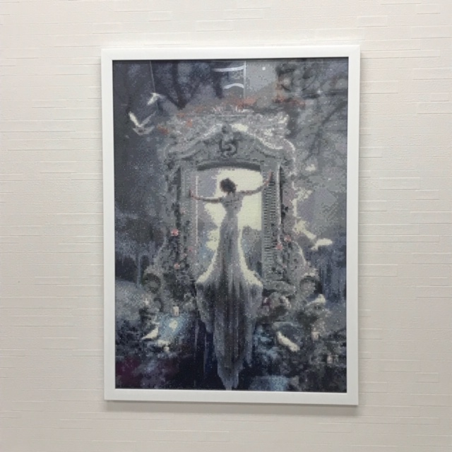 A2サイズ外を見るひと